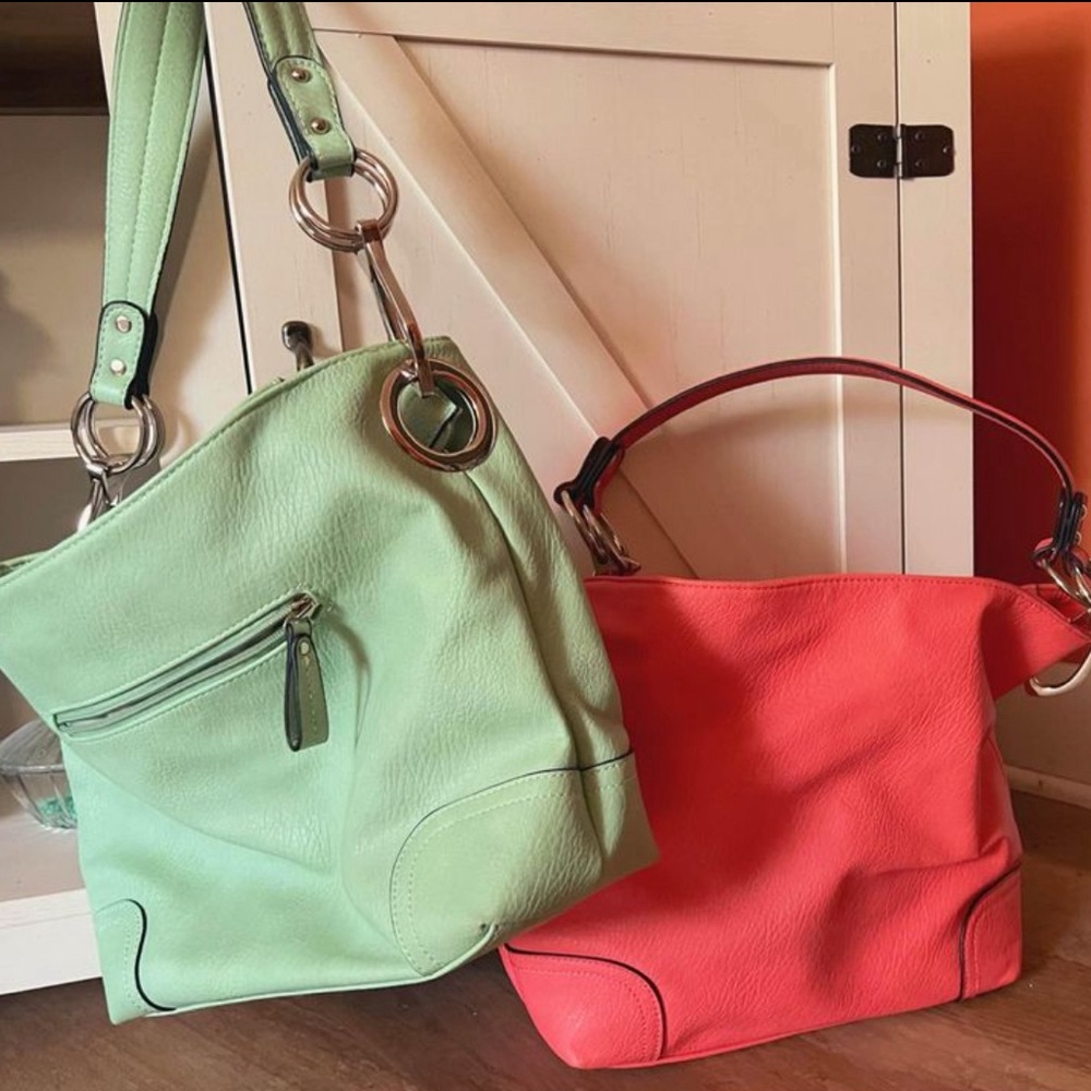 2 shoulder bags in mint & coral